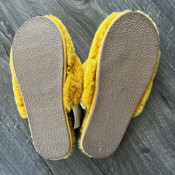 NWT Anthropologie Mustard Couldn’t Be Cozier Women’s Faux Fur Slippers Size M/L - Picture 4 of 4